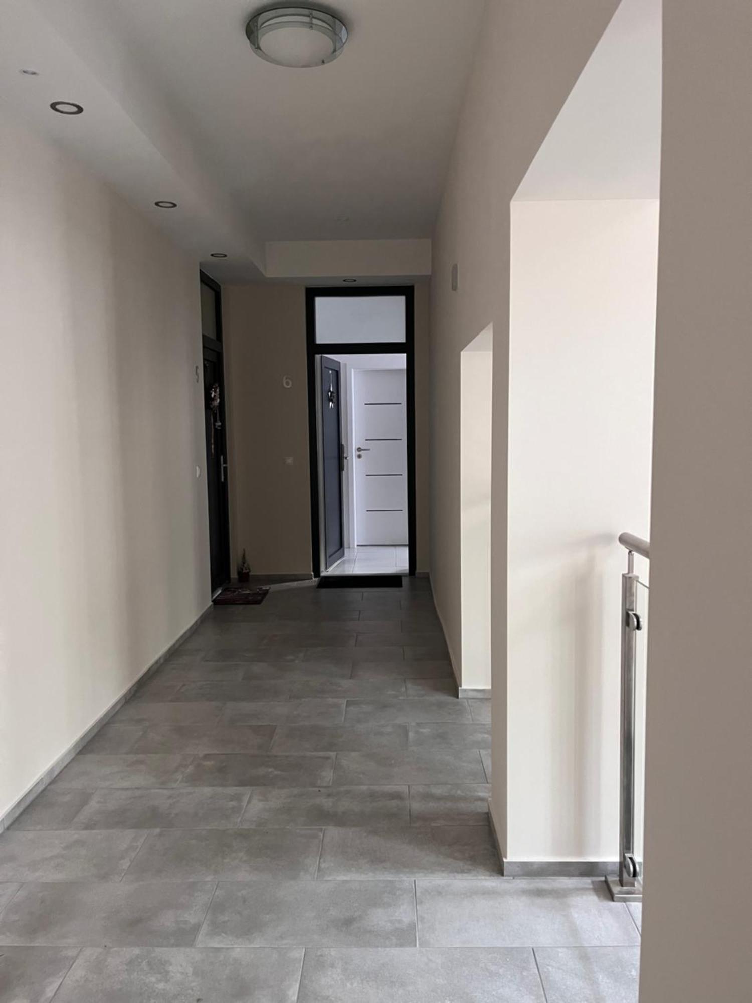 One Step Apartman - City Center Сомбатели Екстериор снимка