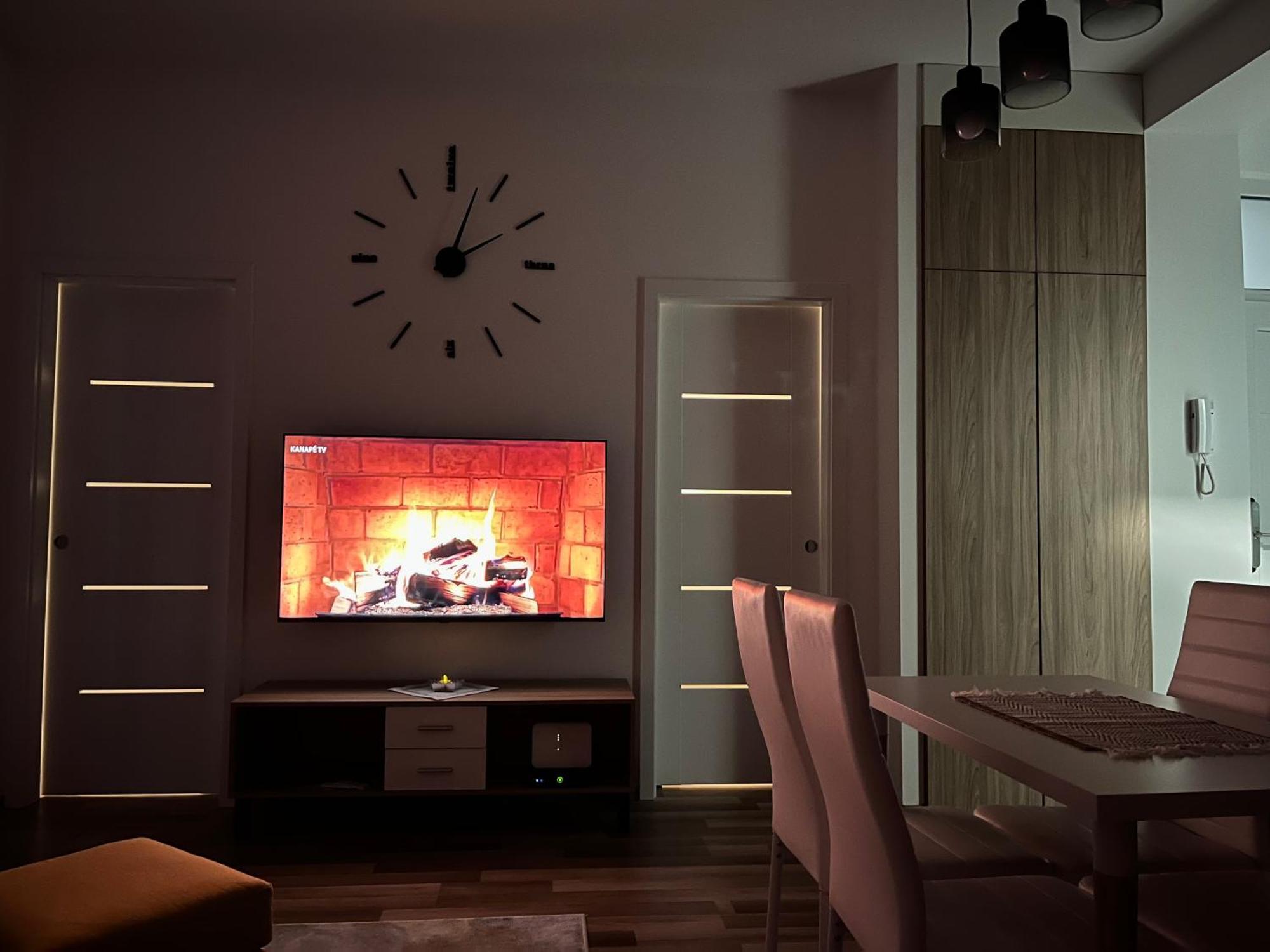 One Step Apartman - City Center Сомбатели Екстериор снимка