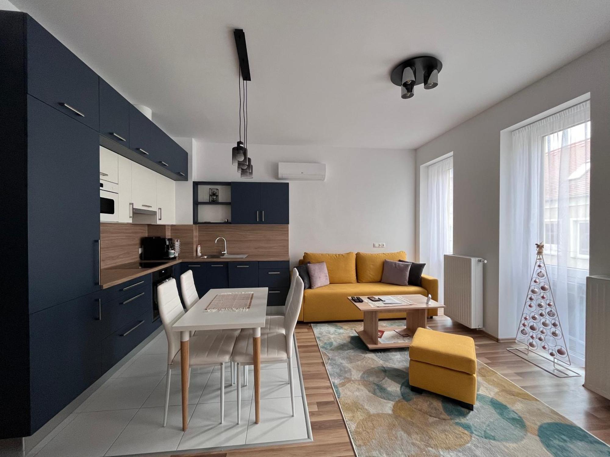 One Step Apartman - City Center Сомбатели Екстериор снимка